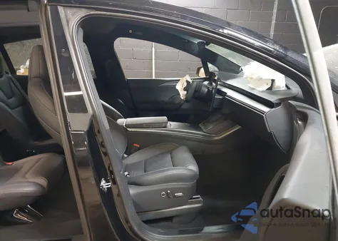 2026 Tesla Model X Plaid z USA, uszkodzony, nr VIN 7SAXCBE63TF478274